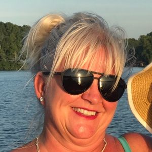 Meet your Posher, Daphne